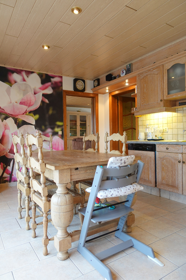 Charmante woning met 2 garages 