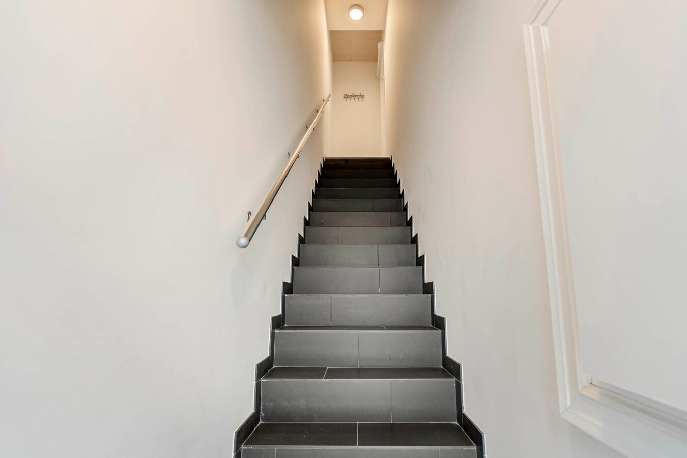 Energiezuinig 1-slaapkamerappartement met private toegang en knusse patio, centrum  Opglabbeek - interessante investeringsopportuniteit. 