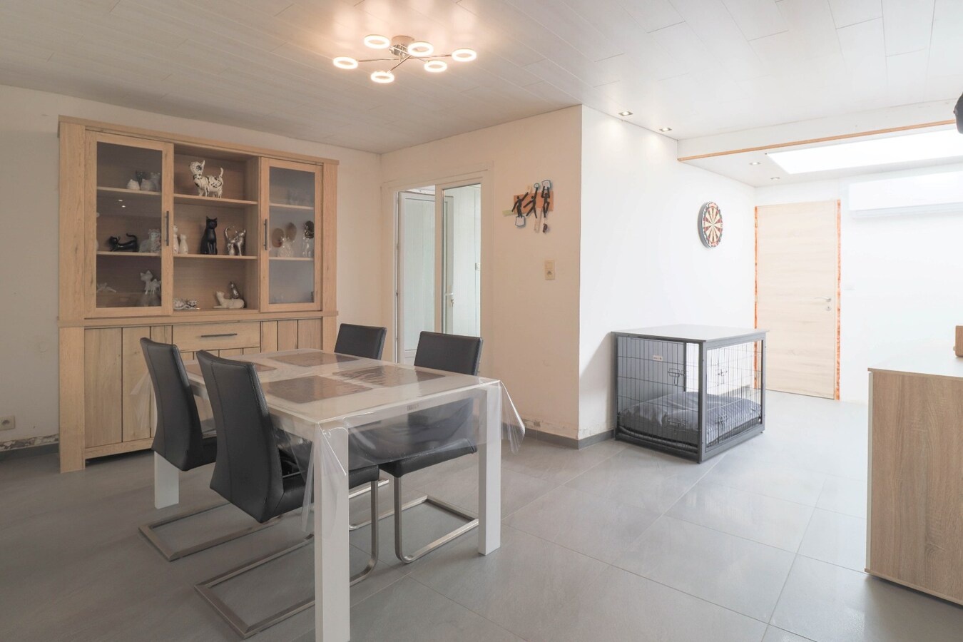 Ruime en recent gerenoveerde gezinswoning met garage te koop ! 