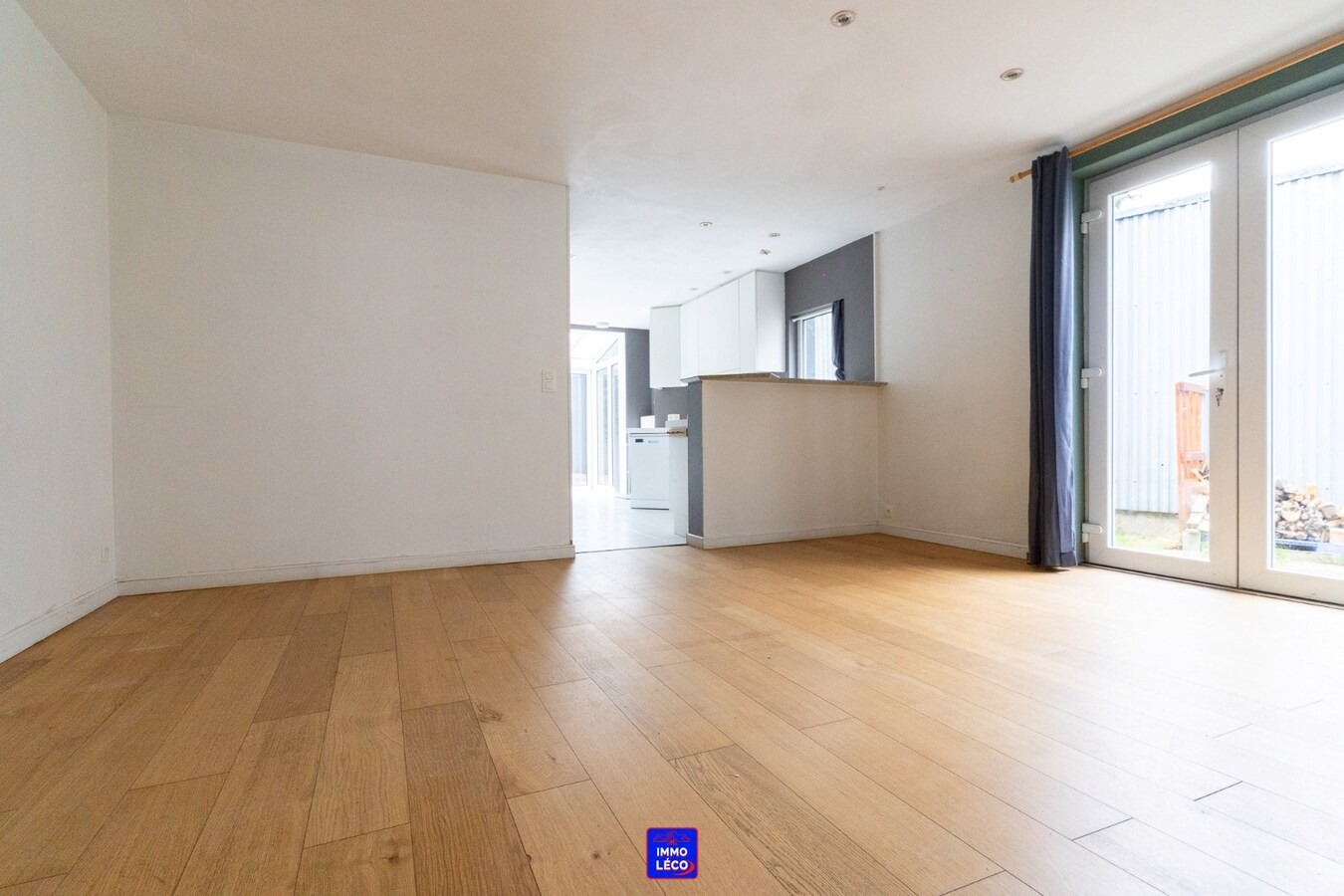 3 façades avec jardin et garage située à "La Coquinie". 