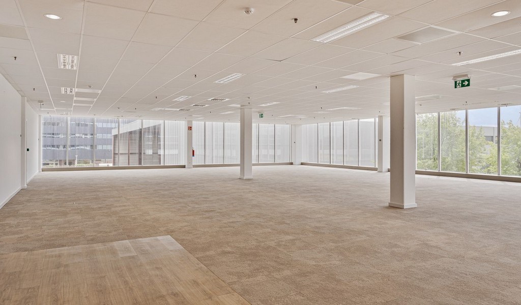 Vernieuwde kantoren te huur in Ahlers Building te Antwerpen