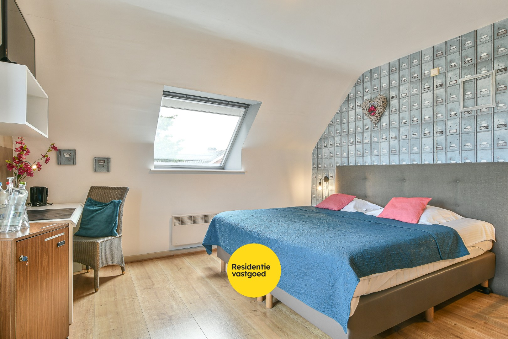 Unieke investeringskans: karaktervol hotel met 18 kamers &amp; woonmogelijkheden te koop! 