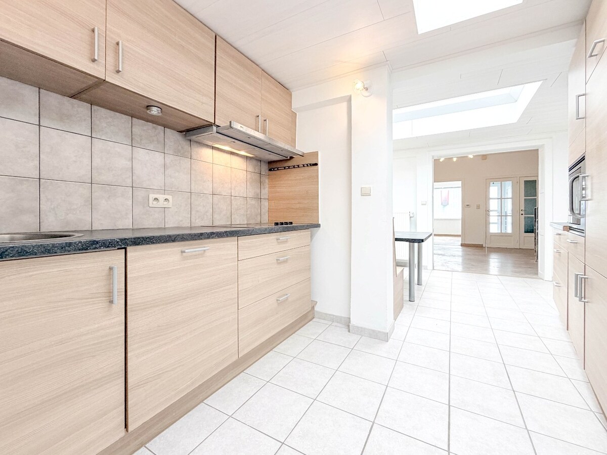 TOPPER te Kortrijk  met 4 slaapkamers en uitweg achteraan EPC B! 