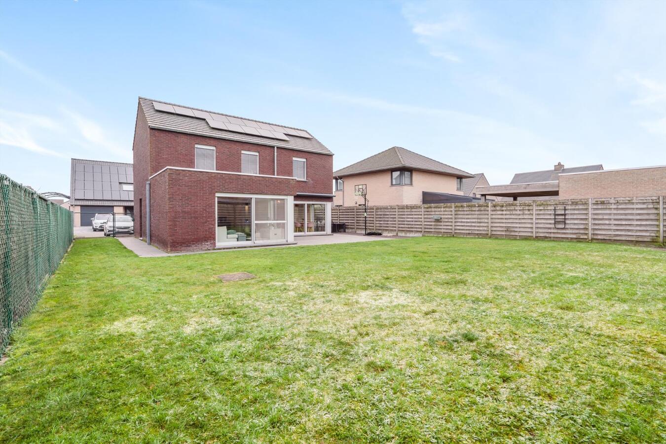 Instapklare woning met 3 slaapkamers en garage te Koekelare 