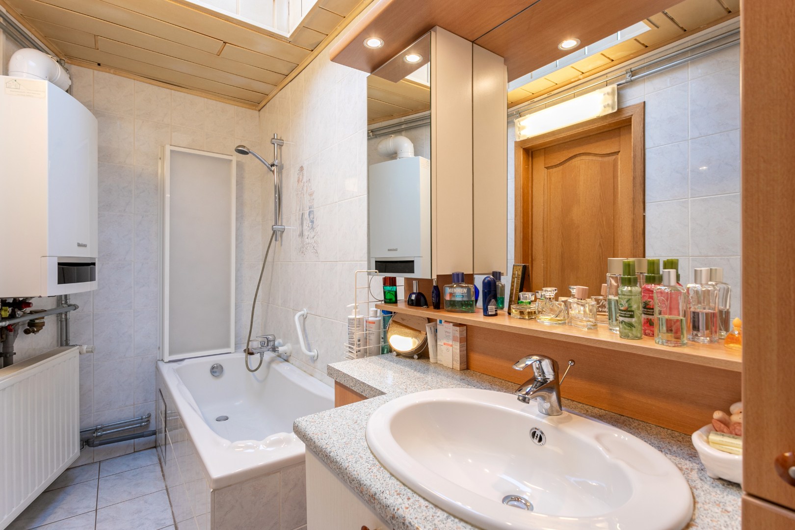 Woning met 2 slpk en ruime tuin (8a60) 