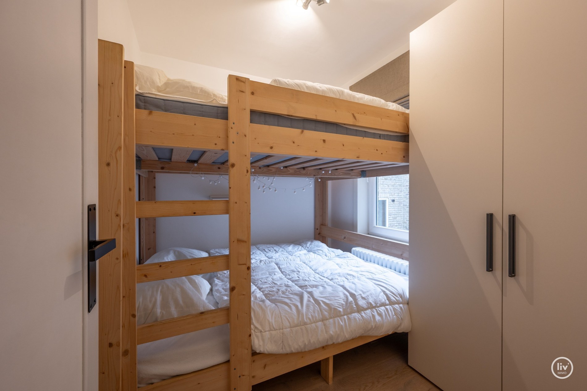 OPENDEURDAG ZATERDAG 11/04 tussen 11u en 13u (Paul Parmentierlaan 153): Gezellig 2 slaapkamerappartement gelegen op de Parmentierlaan te Knokke. 