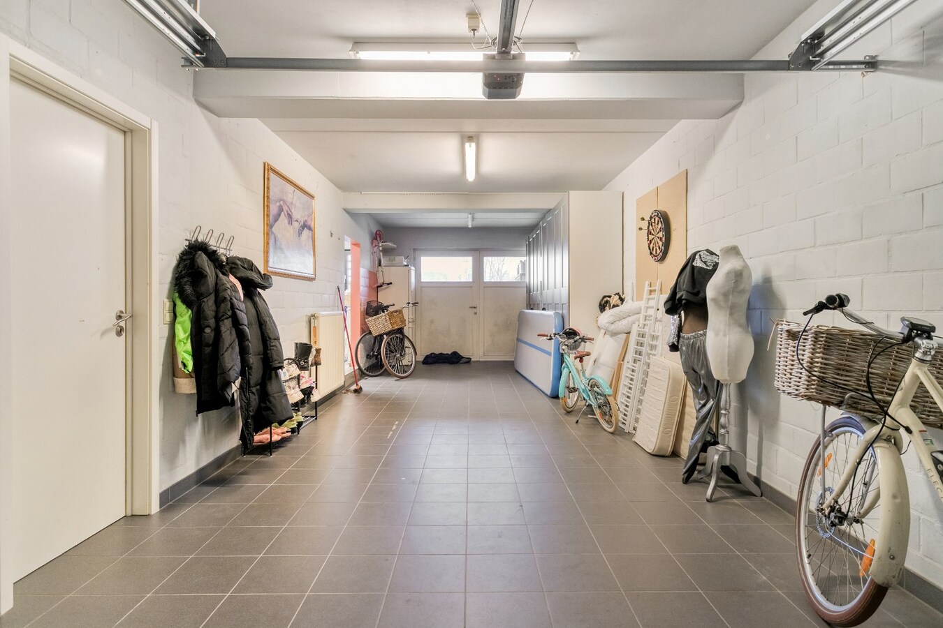 Rustig gelegen gezinswoning met zicht op natuurgebied, tuin en garage voor 2 wagens. 