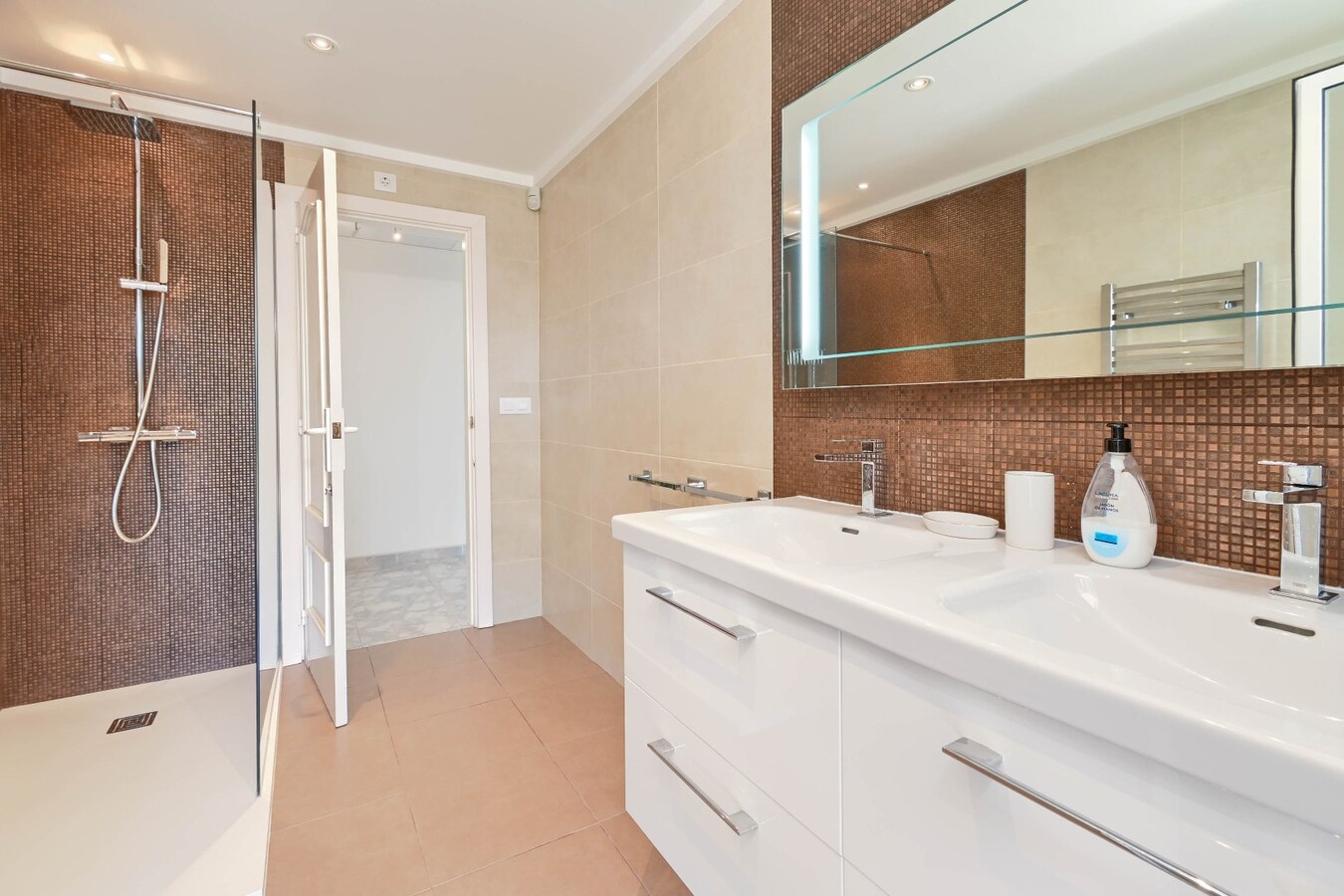 Uniek renovatieproject met zeezicht op wandelafstand van Moraira 