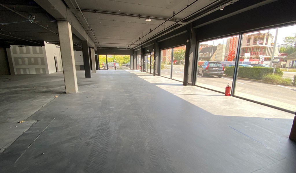 Winkel te huur langs Kortrijksesteenweg in Gent