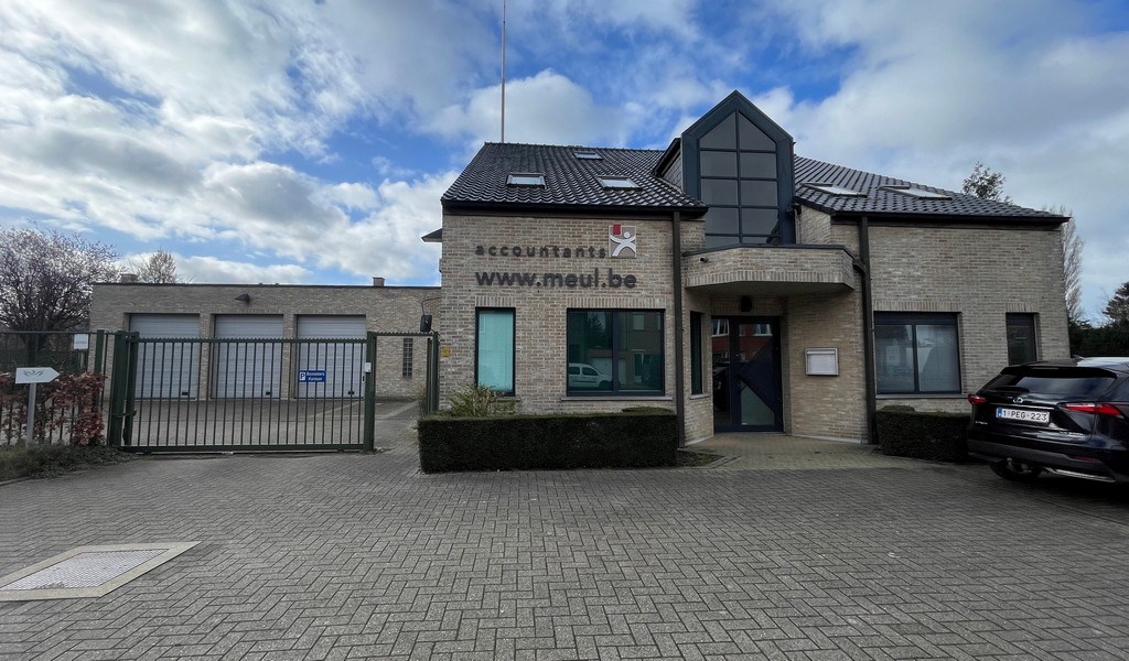 Instapklare kantoorruimte met klein magazijn te Zwijndrecht