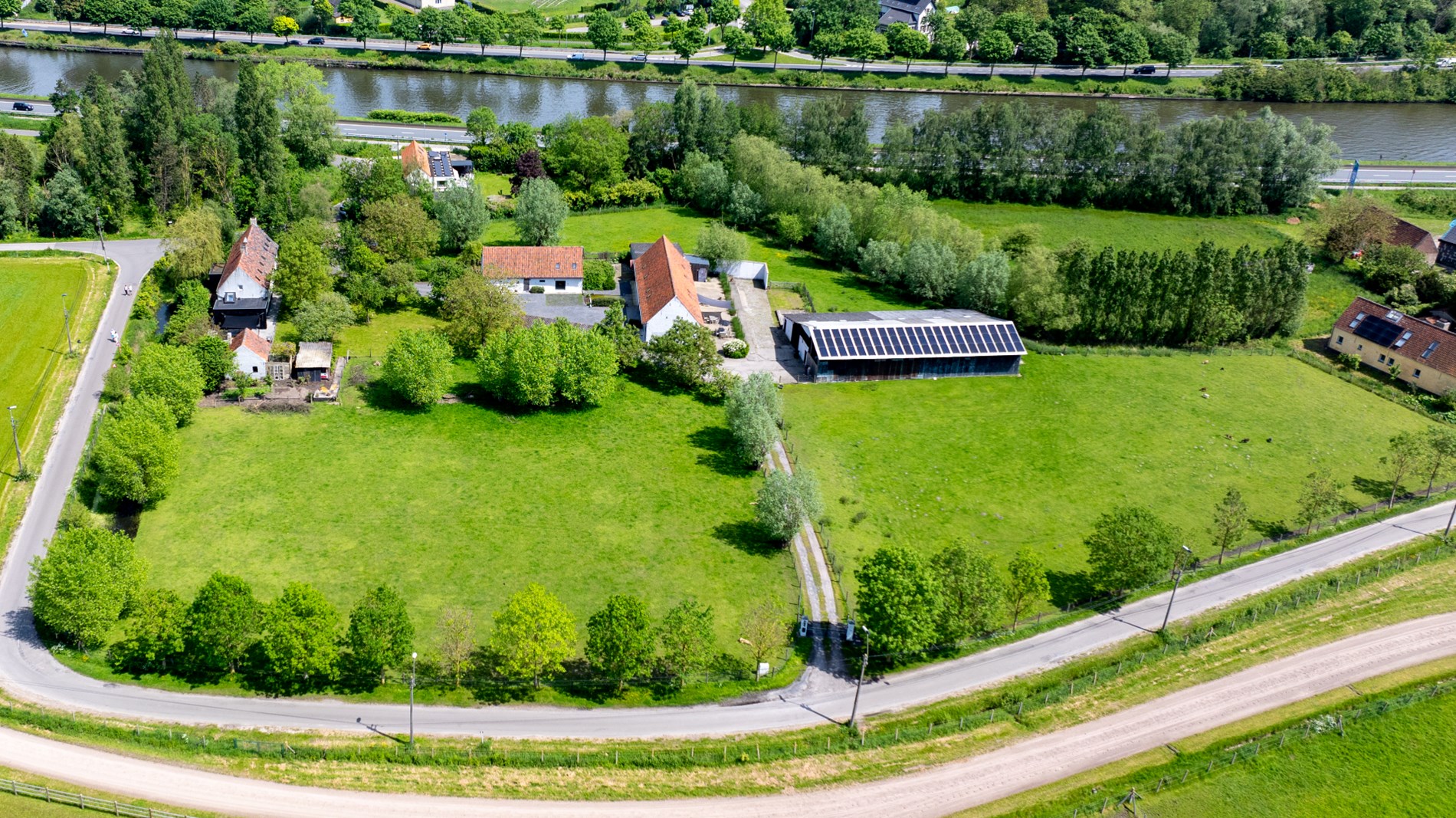 Unieke, compleet gerestaureerde hoeve in het pittoreske Drongen 