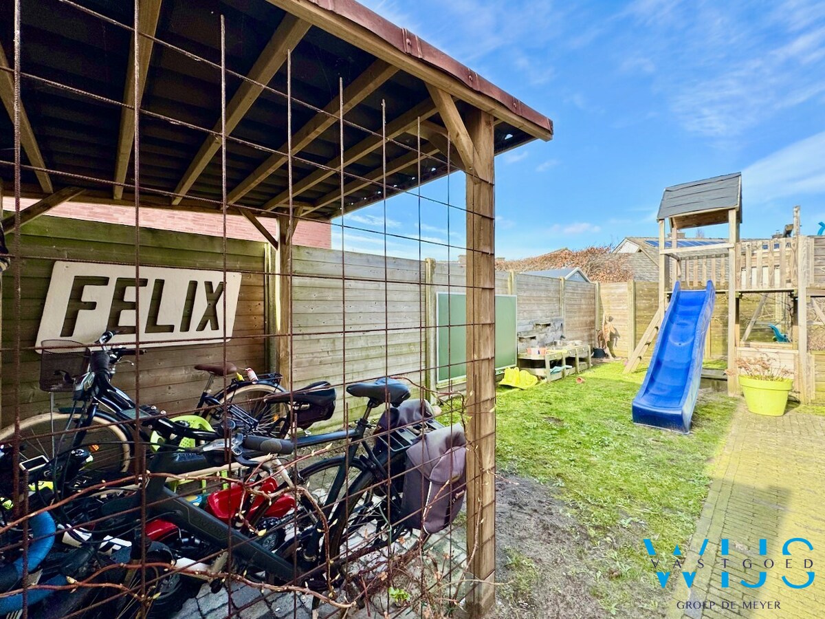 Tof woonhuis in gegeerde woonwijk te Lembeke ! 