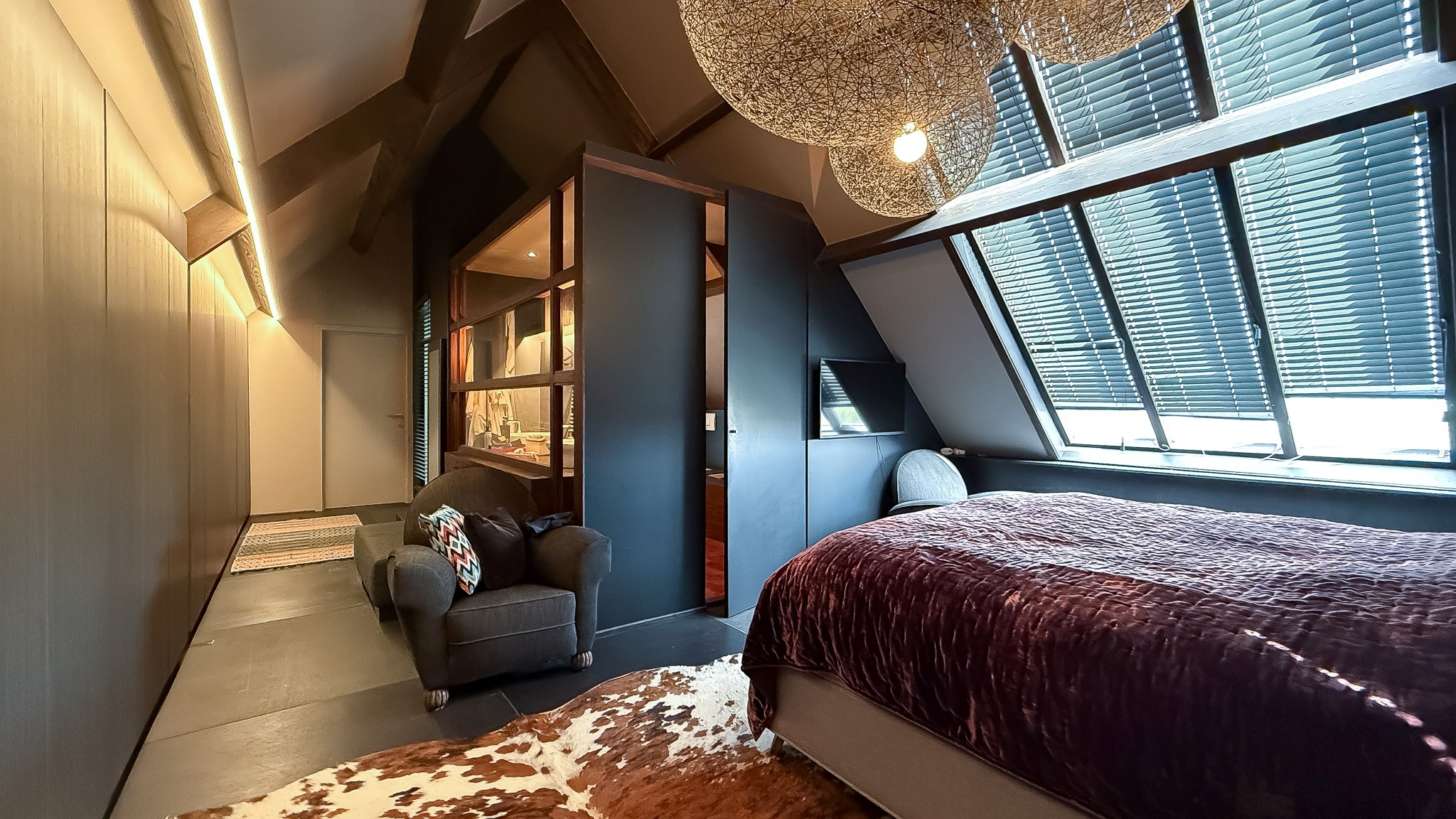 Architecturale villa - perfect voor een vrij beroeper - gelegen in een residentiele wijk 