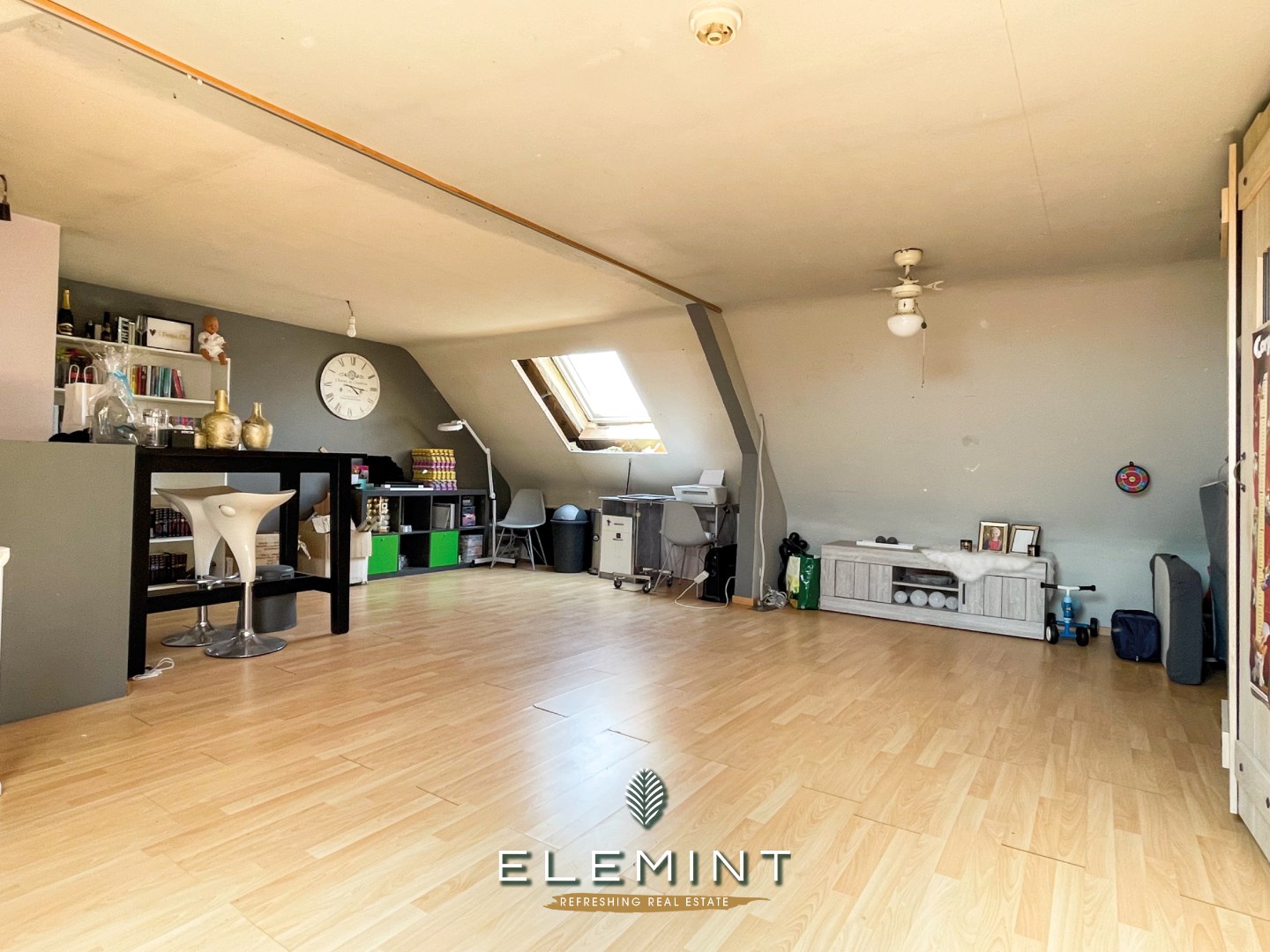 Klassevol en luxueus gerenoveerde hoekwoning op wandelafstand centrum Zwevegem 