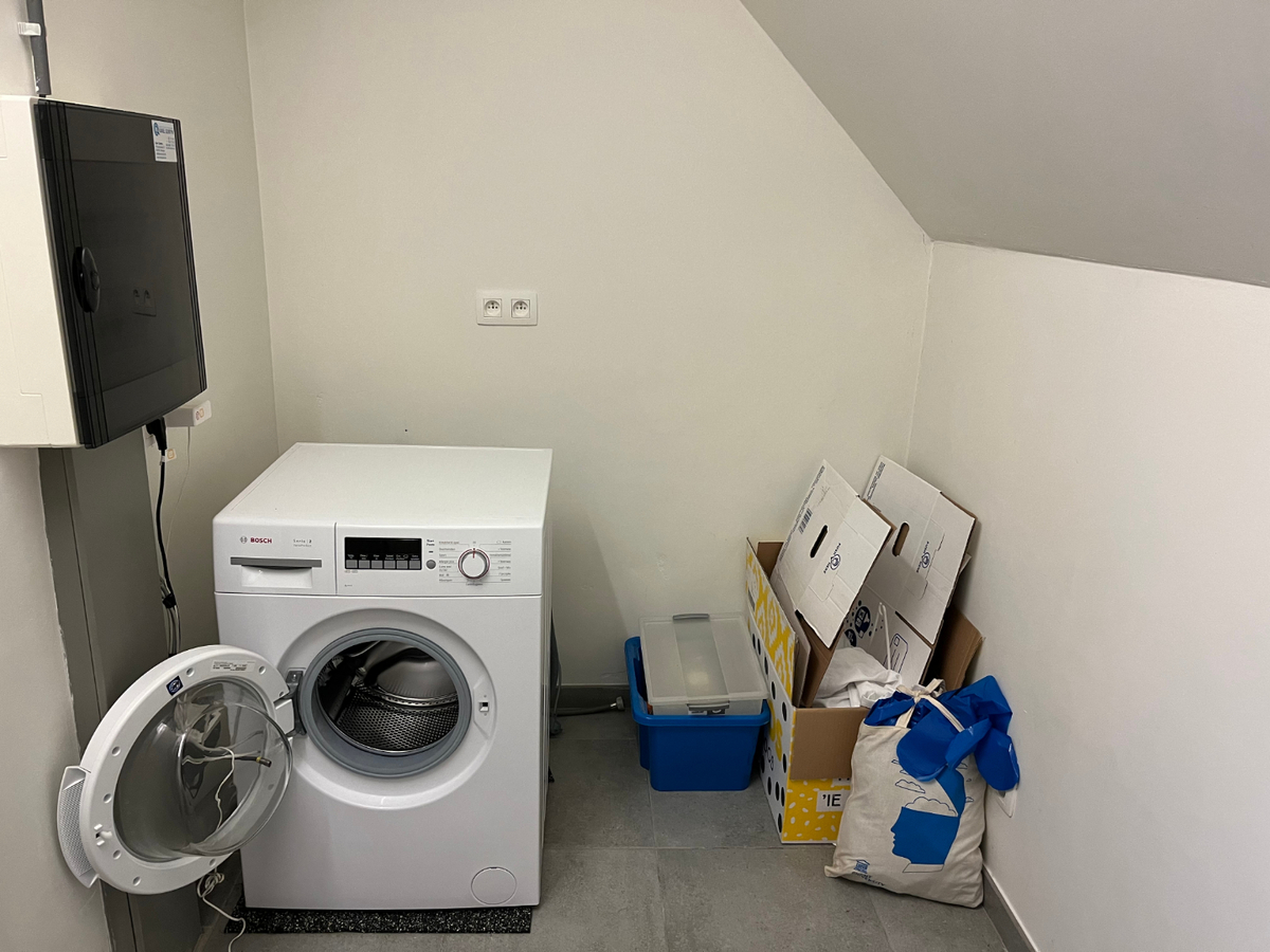 Bijzonder ruim én eigentijds dakappartement. GEEN VASTE KOSTEN ! 