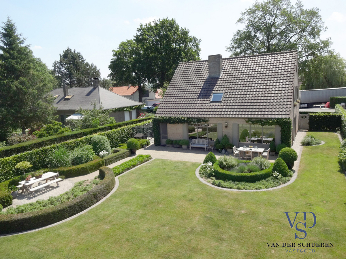 Ruime, tijdloze villa. Uitstekende ligging. 