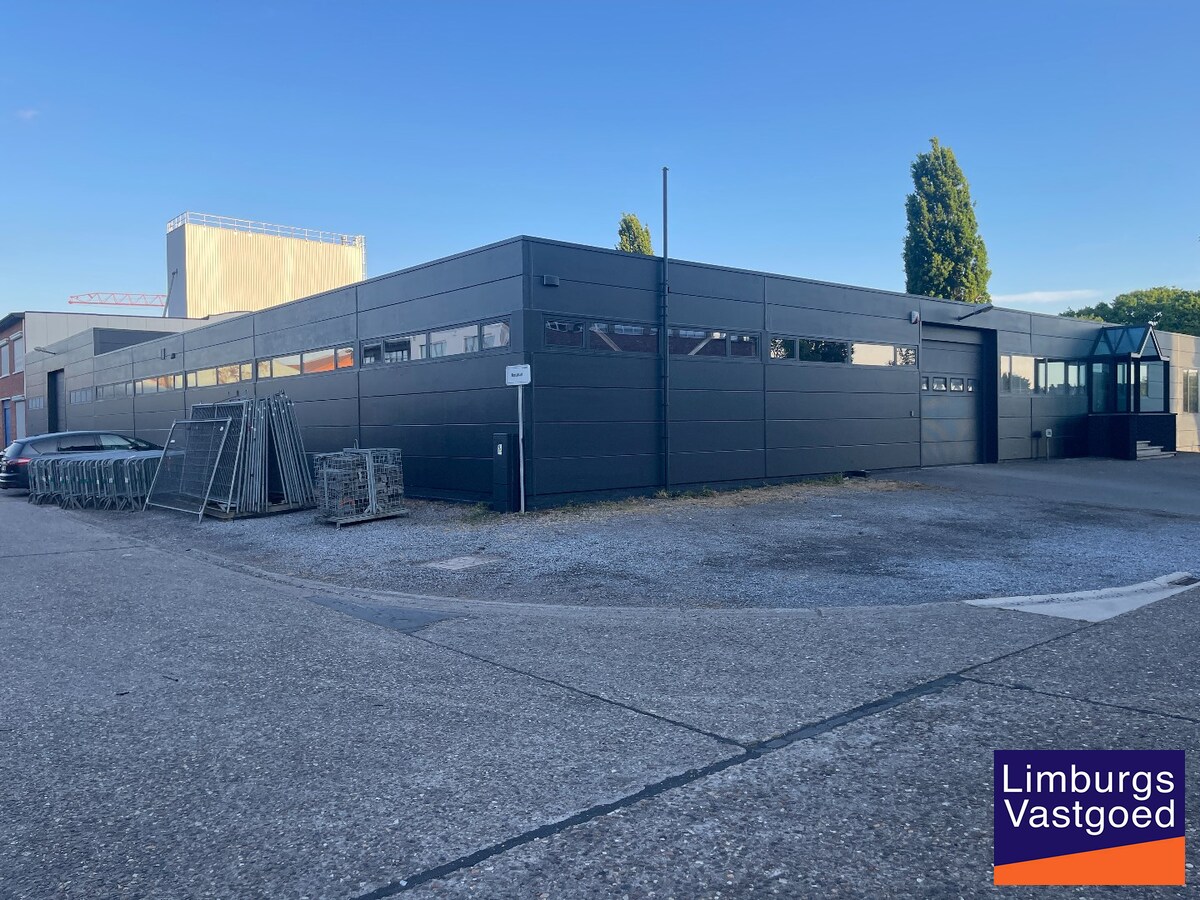 Industriële multifunctionele bedrijfsruimte van 1500m² in Hasselt met 2080 m² perceeloppervlakte en 50.00 parkeerplaatsen 