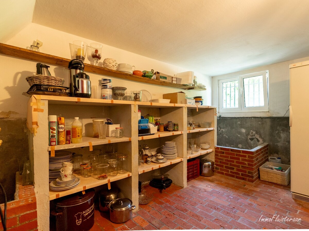 Characteristic long farmhouse with barn on approximately 4.6 hectares in Rijkevorsel. 