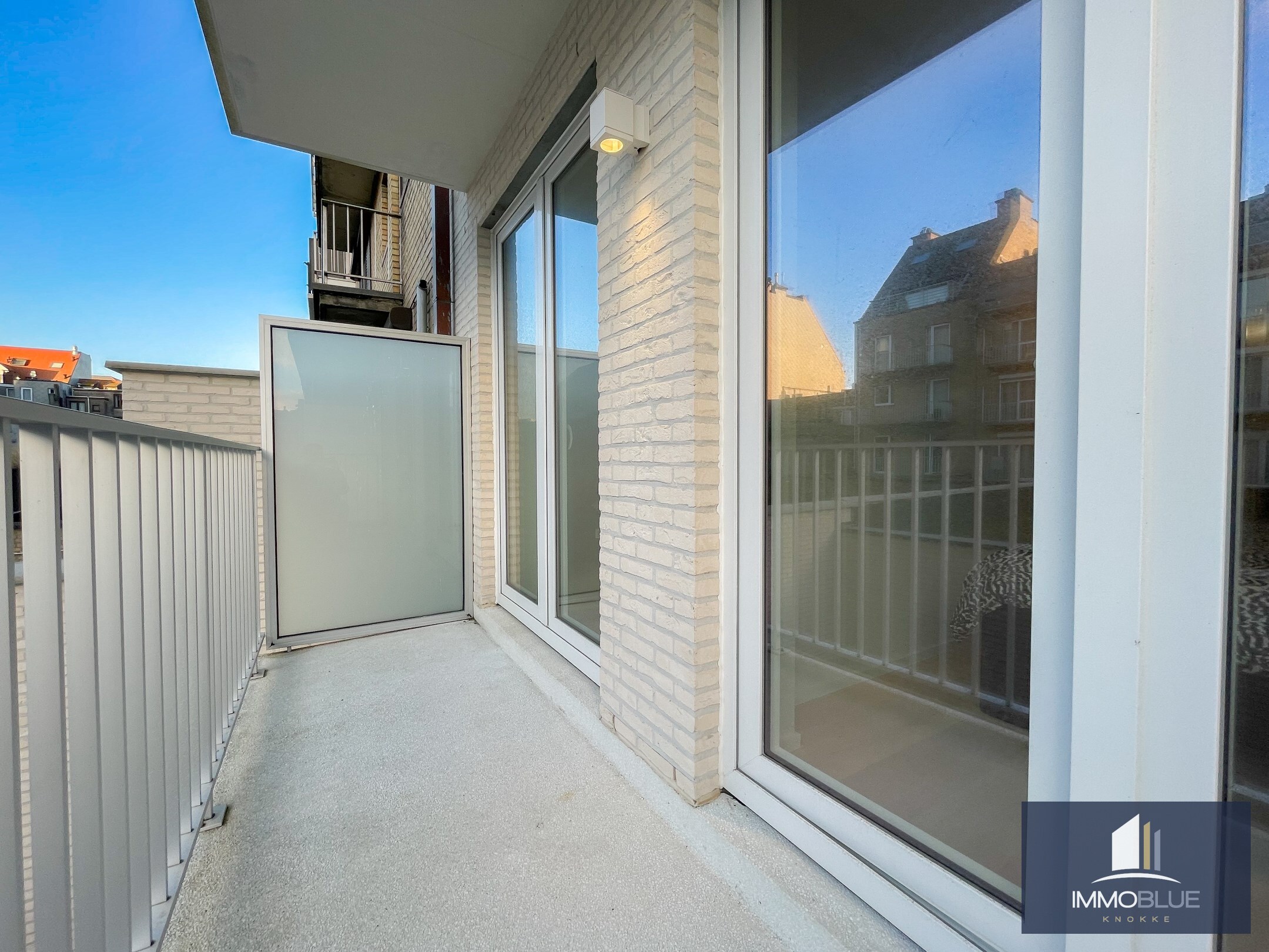 Nieuwbouwappartement met terrassen gelegen in de Paul Parmentierlaan. 