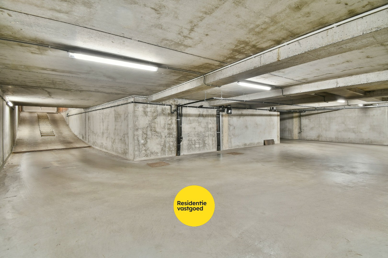 Duplex-appartement in rustige residentie met twee slaapkamers en terras 