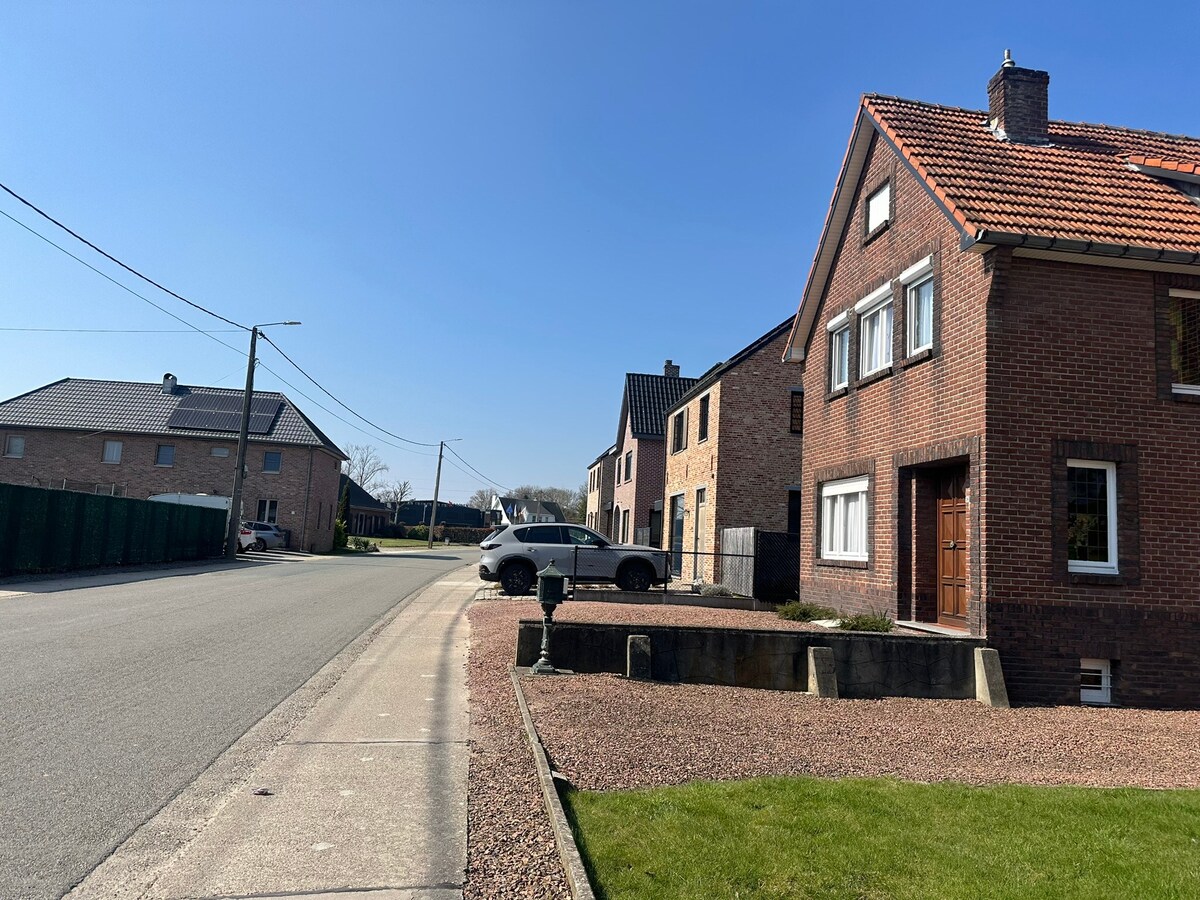Te renoveren vrijstaande woning met 4 slaapkamers, tuin. 
