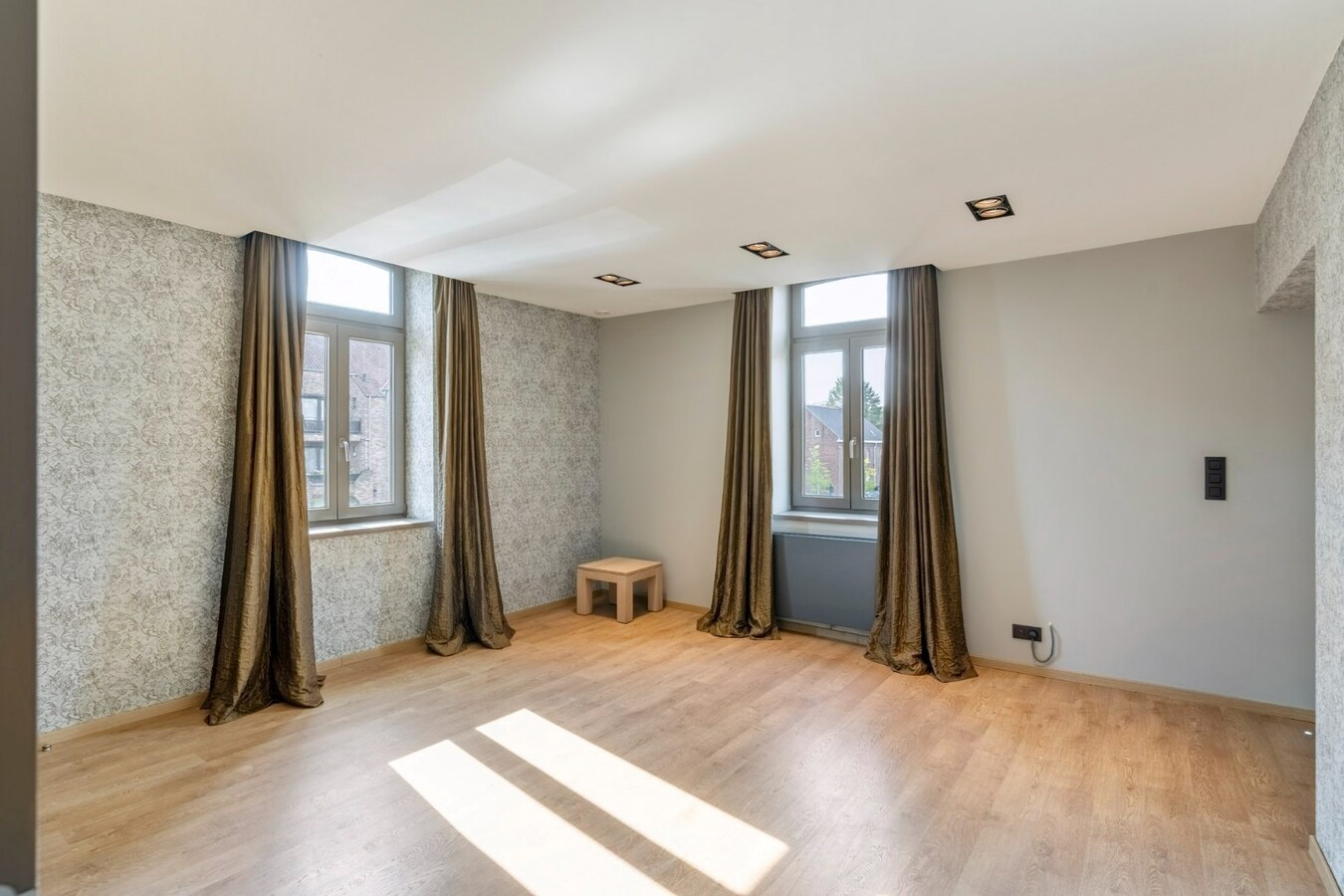 Luxe herenhuis met praktijkruimte in Niel-bij-As 