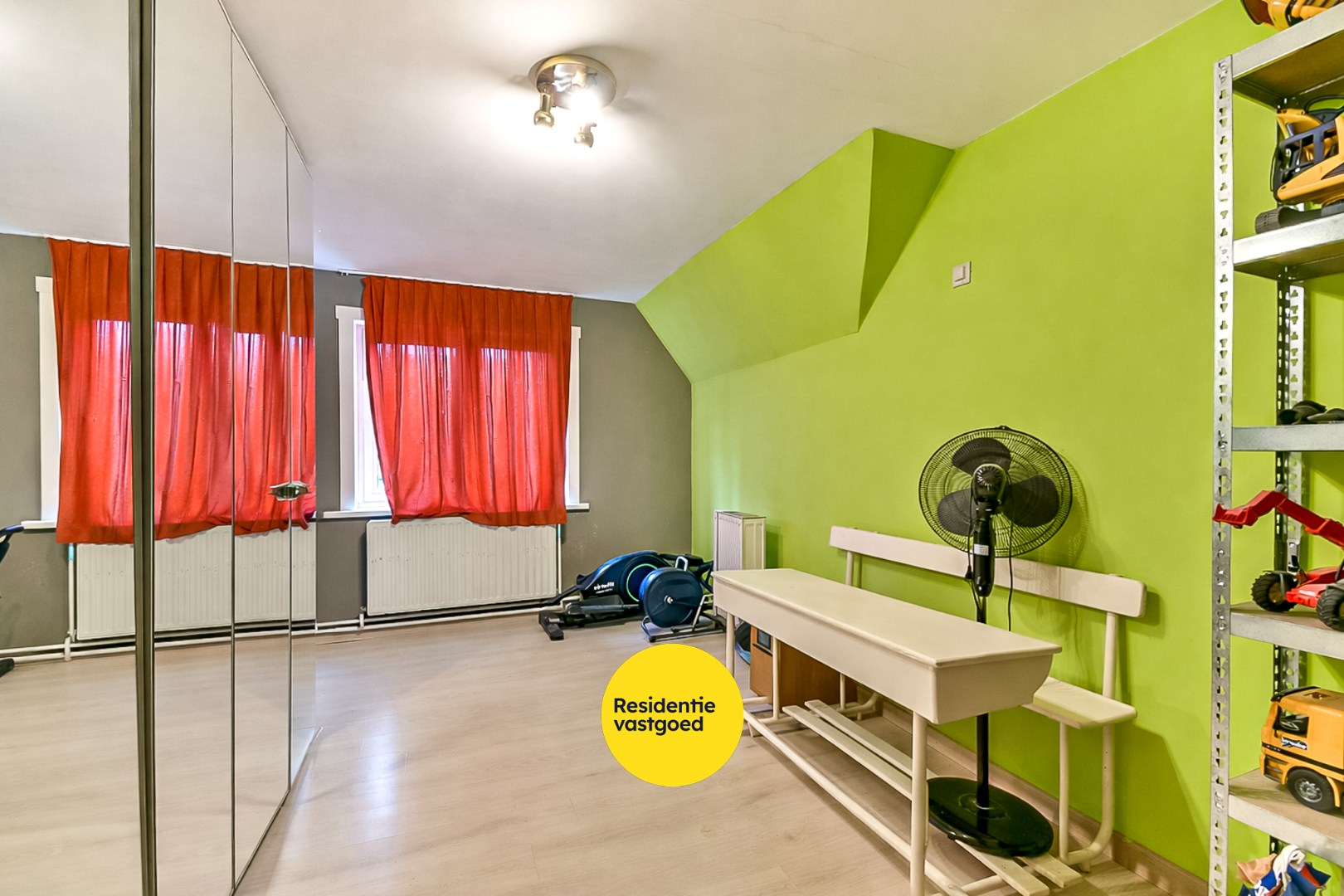 Zeer ruim duplex appartement met 3 slaapkamers in het centrum van Gistel 