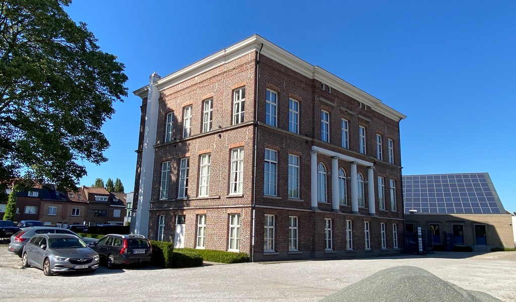 Kantoren met zicht op water in gerenoveerde kantoorvilla te huur in Gent