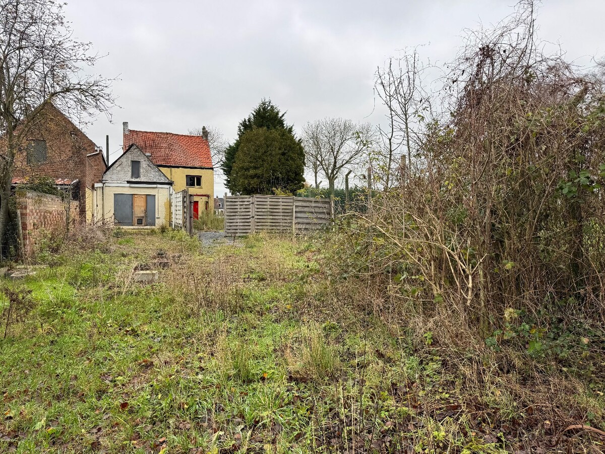 Te renoveren handelshuis te Eernegem 