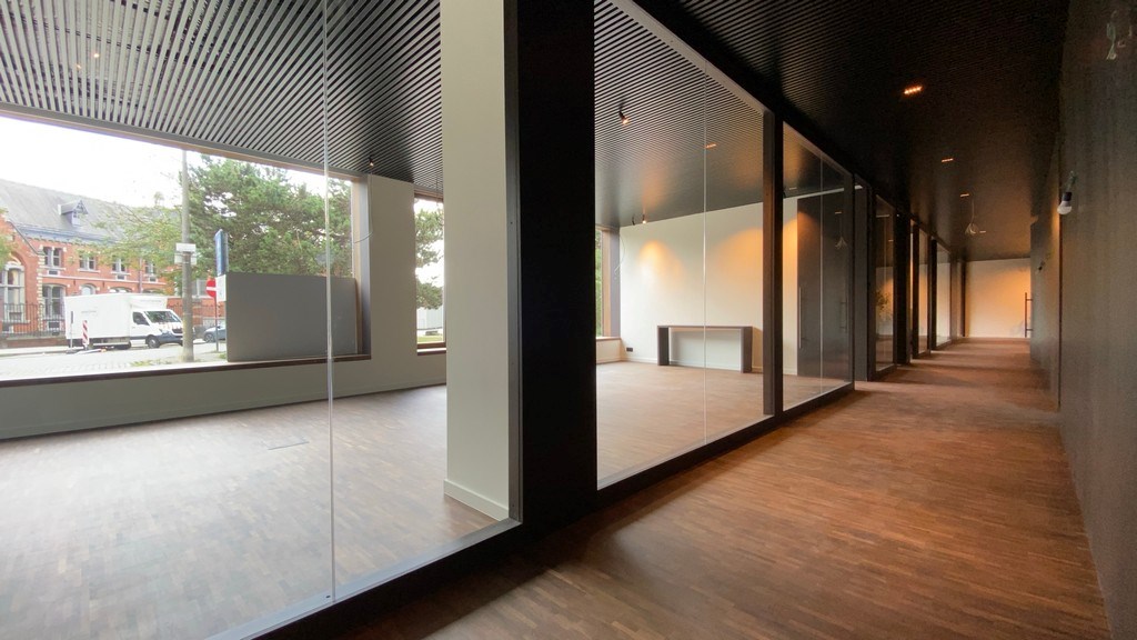 Instapklaar gelijkvloers kantoor te huur aan Bijlokesite te Gent