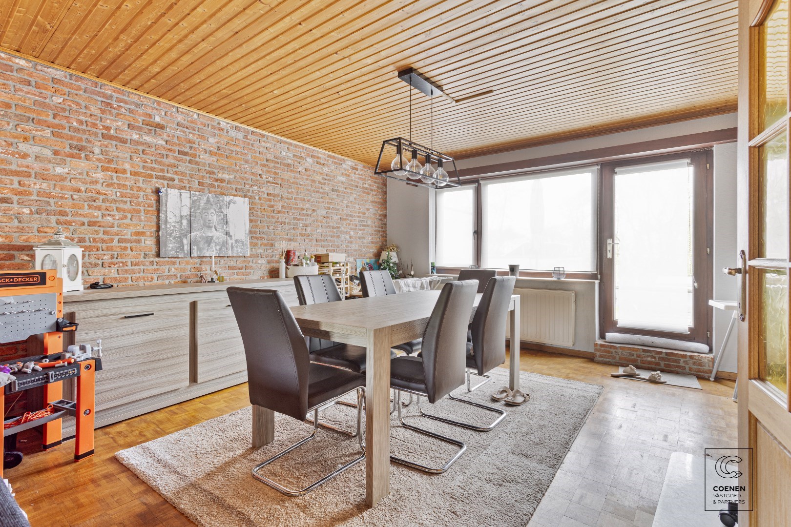 OPBRENGSTEIGENDOM bestaande uit twee appartementen en twee studio's op een perceel van 568 m2 gelegen op een uitstekende locatie te Hoboken 