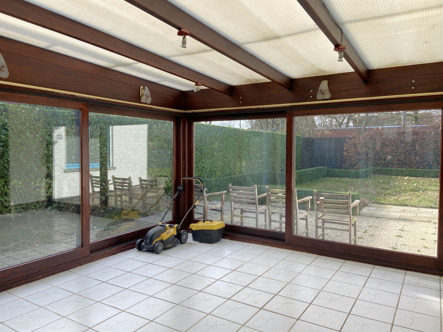 Residentieel gelegen woning met tuin en garage op toplocatie in Waregem! 