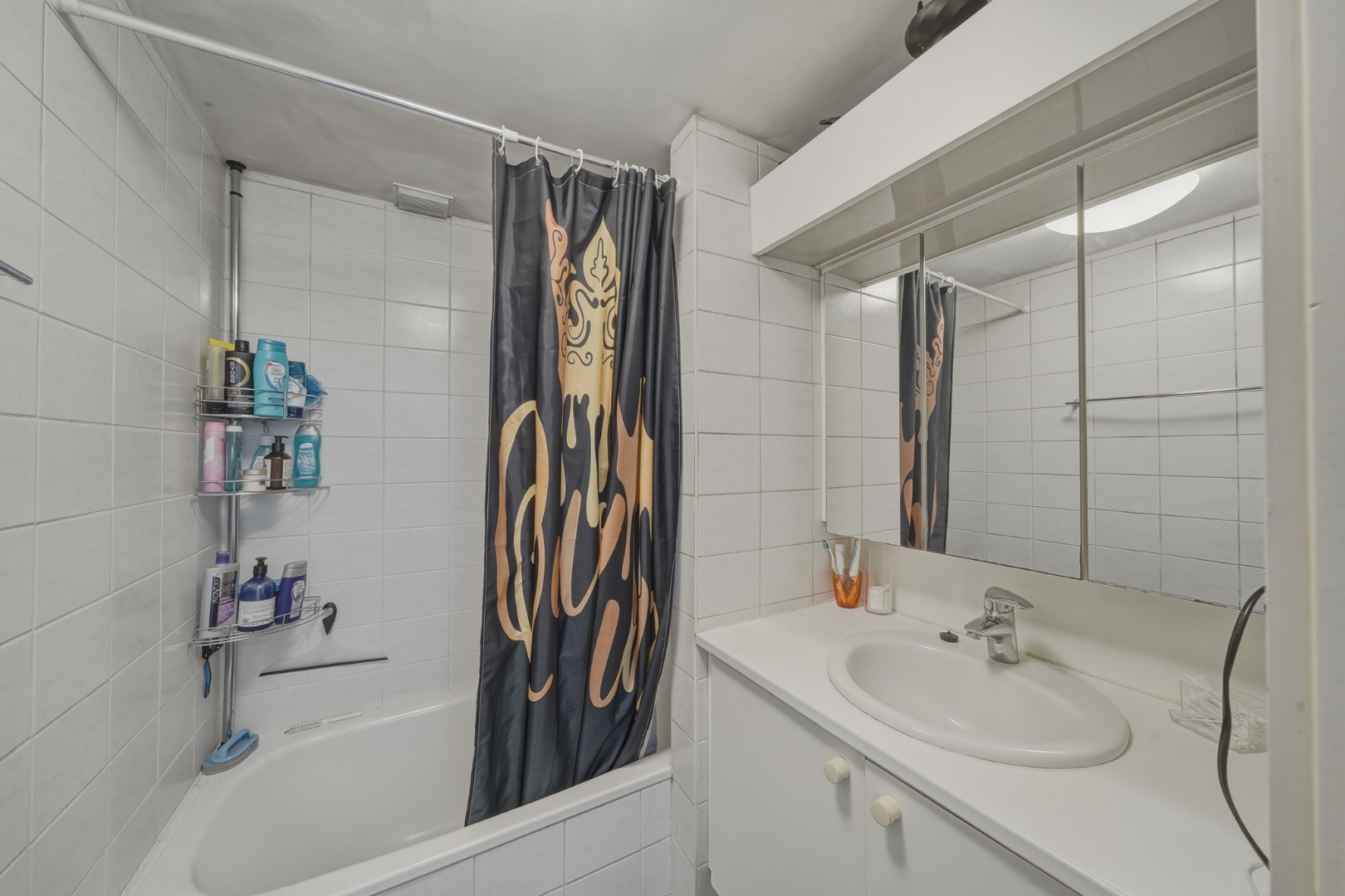 Verhuurd appartementsgebouw met 3 woonentiteiten 