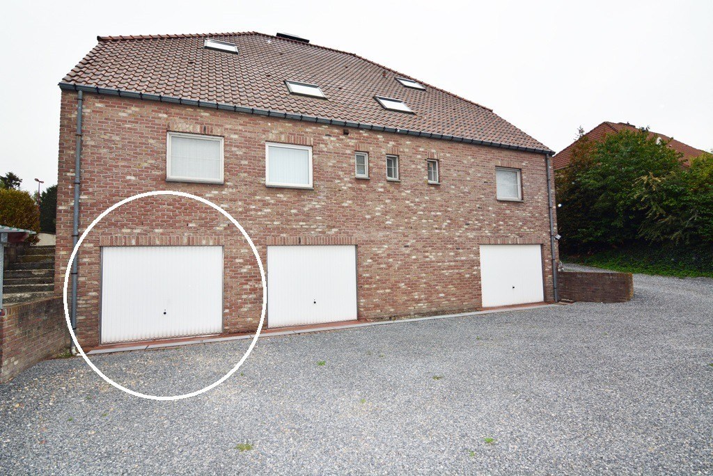 Energiezuinig appartement met 2 slpks, terras en inpandige garage. 