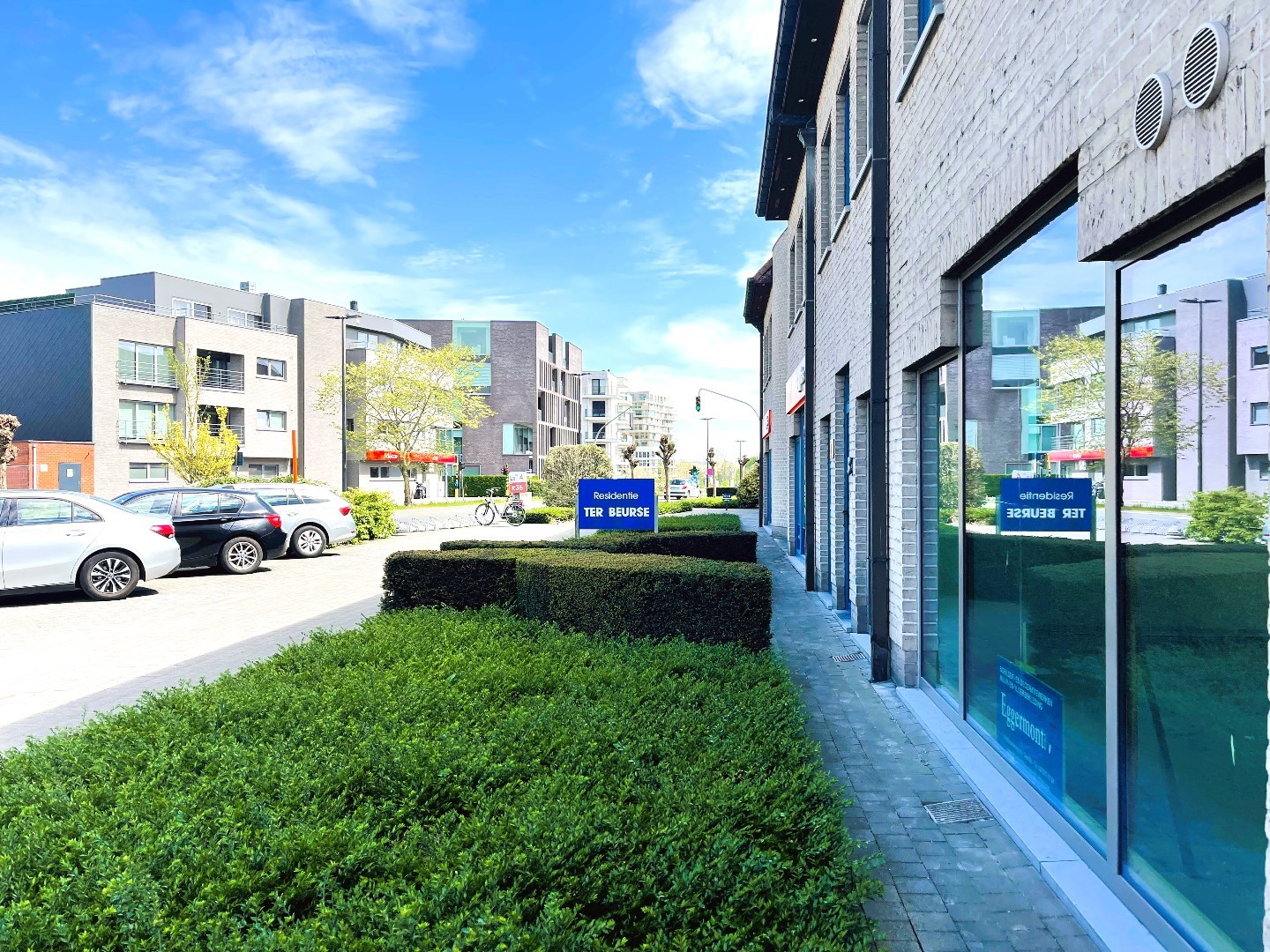 Dubbele garage in afgesloten plaats in centrum Waregem 