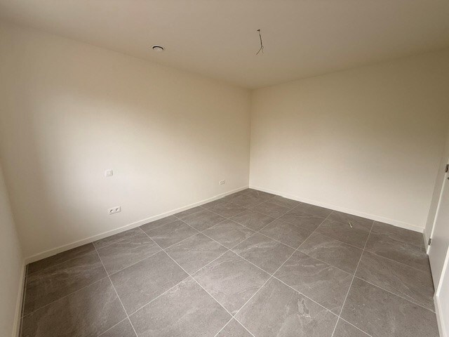 Halfopen nieuwbouwwoning met 4 slaapkamers gelegen te Opitter. 