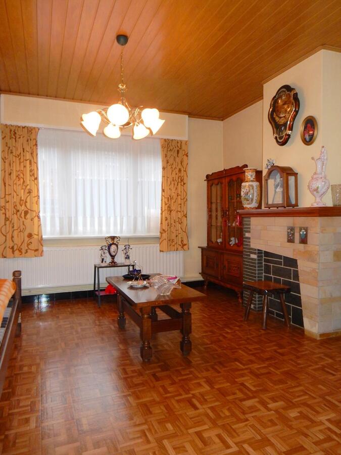 Op te frissen woning met 3 slaapkamers 