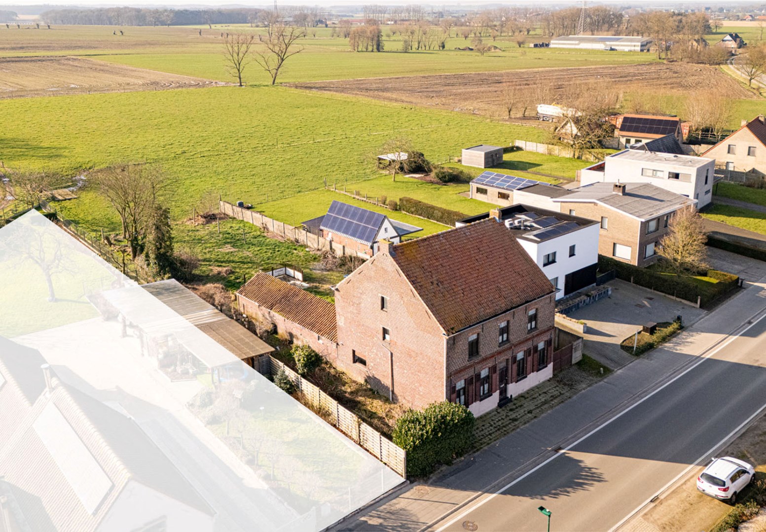 Te renoveren / herop te bouwen pand op 1.041 m² met zicht op achterliggende weilanden te Ronsele 