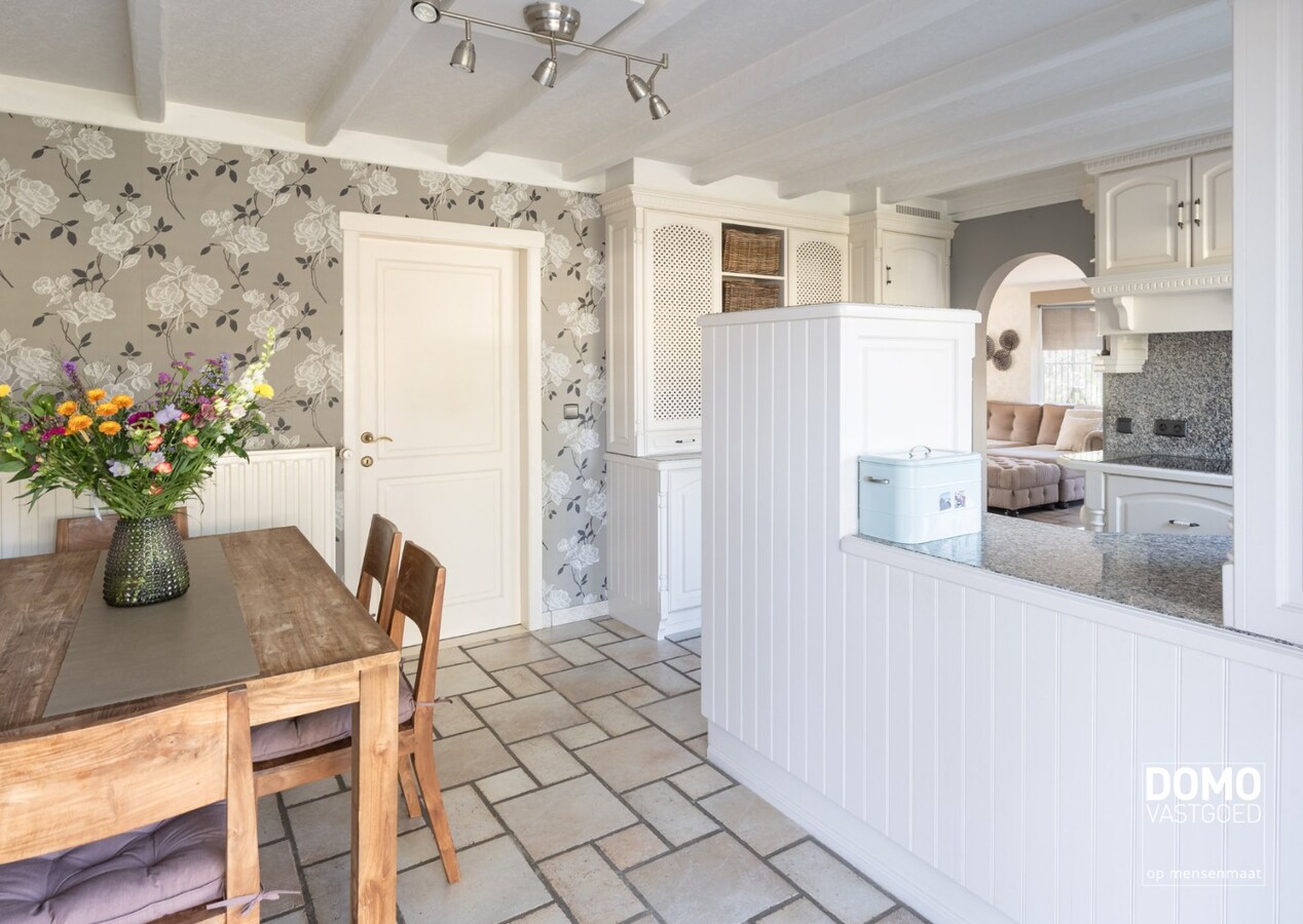 Karaktervolle en ruime gezinswoning in pastorij-/fermettestijl met prachtige tuin en 4 slaapkamers in het groene Kortessem 