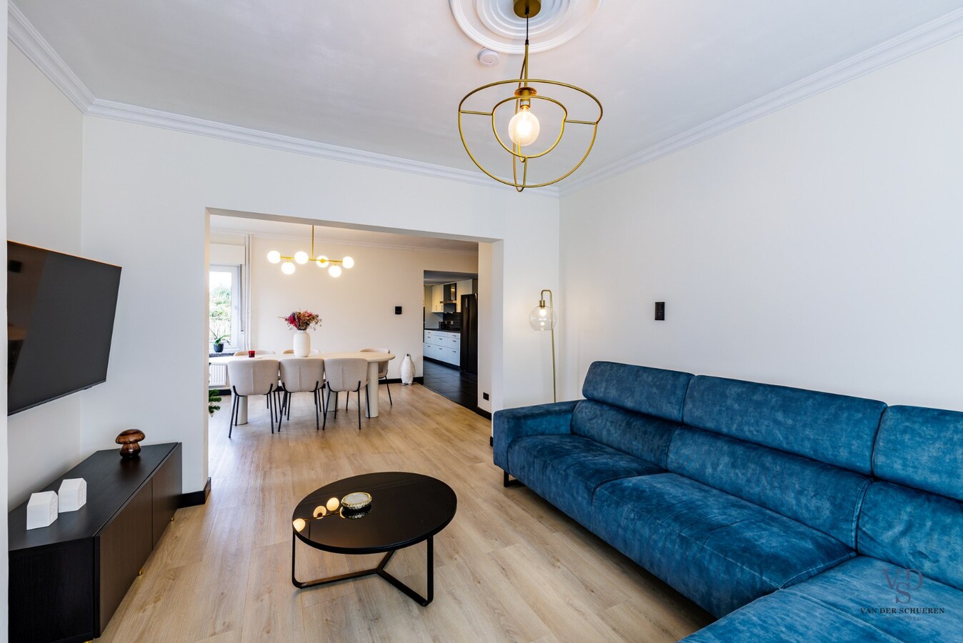 Ruime, deels gerenoveerde Half Open Bebouwing 