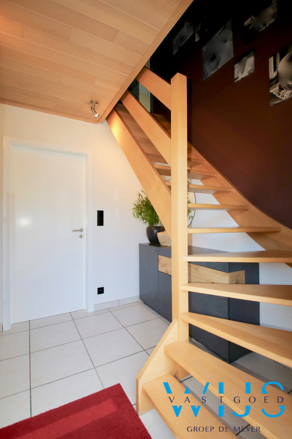 Instapklaar woonhuis in een rustige woonwijk te EEKLO ! 