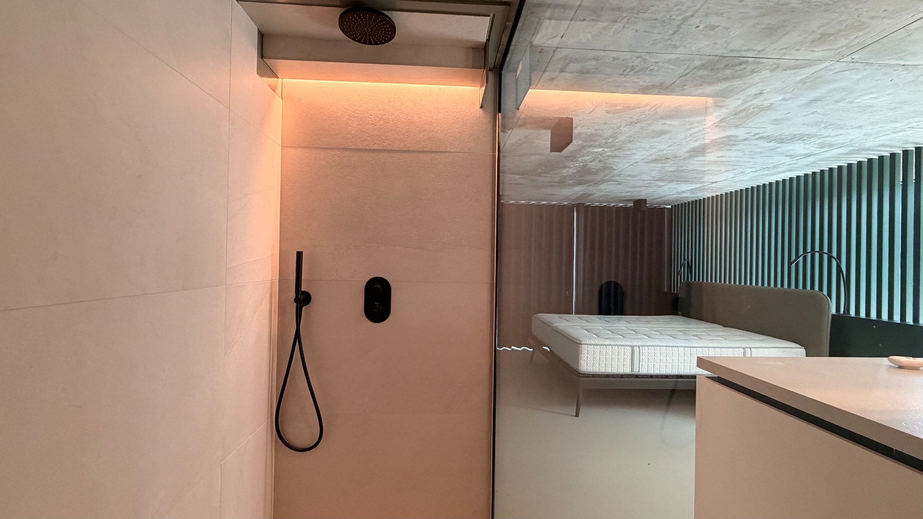 Strak ingerichte kantoorduplex te huur langs Singel in Antwerpen
