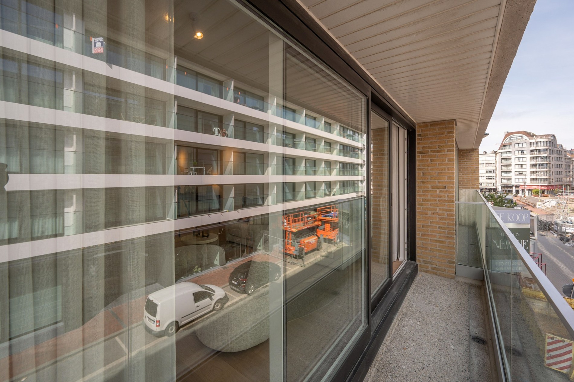 Appartement exclusivement rénové avec 3 chambres à vendre près de la plage d'Albert et de la place de la Lumière. 