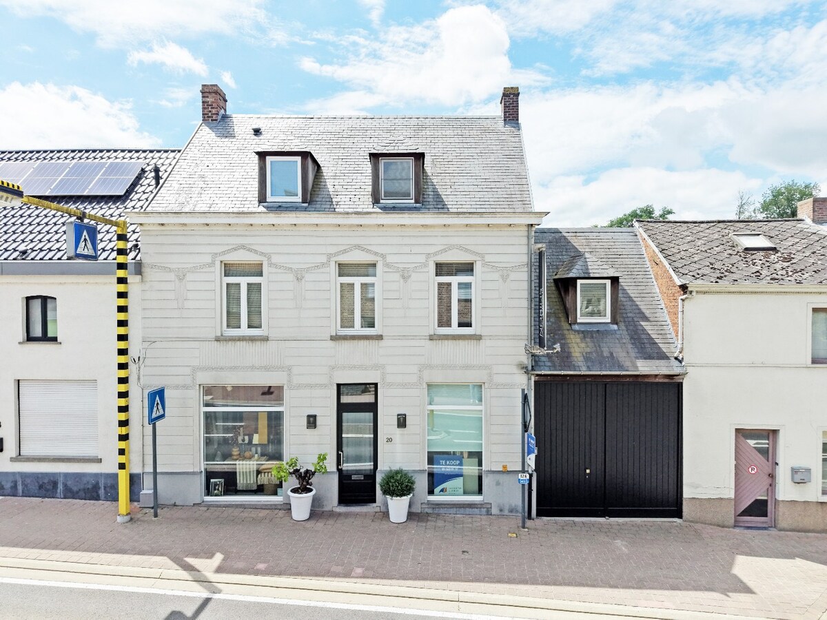 Architecturale parel met gemengde bestemming te Oombergen 