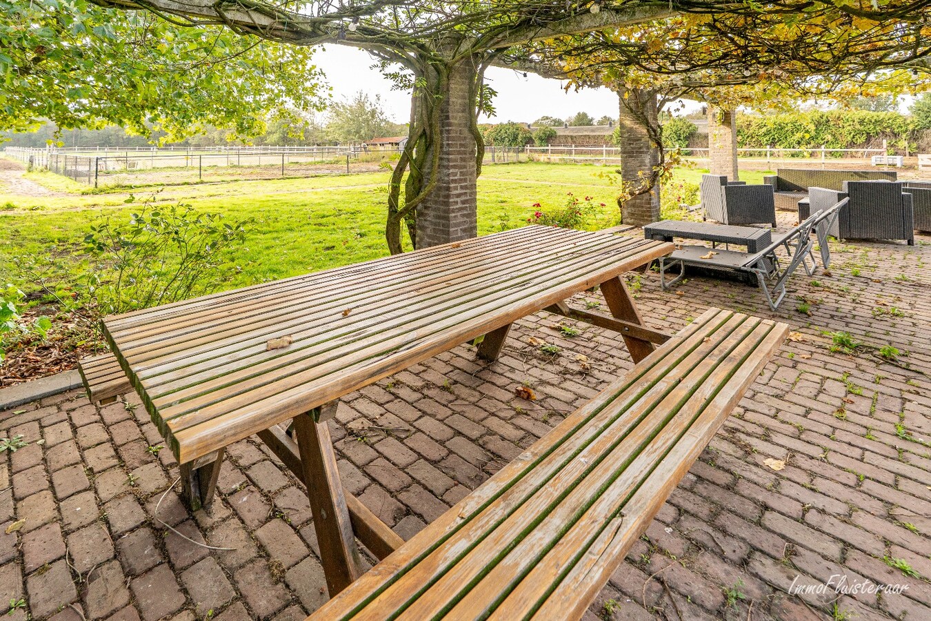 Prachtig landhuis met multifunctioneel bijgebouw, stallen en piste op ca. 5.000 m2 te Ravels (mogelijkheid tot aankoop aanpalende ca. 1 ha landbouwgrond) 