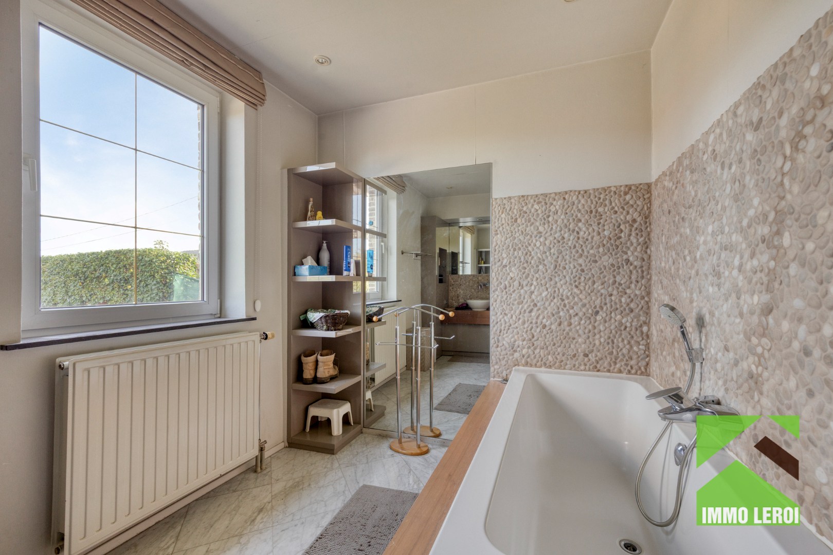 Badkamer met ligbad