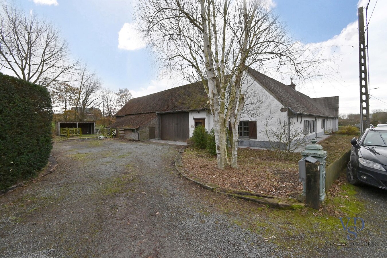 Charmante hoeve met stallen 