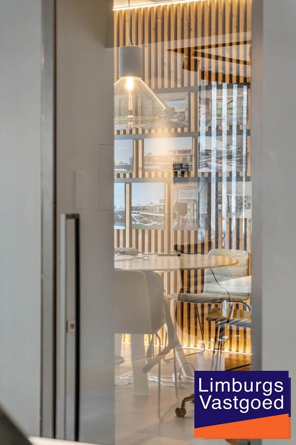 Modern instapklaar kantoor in Hasselt centrum met energielabel B, 