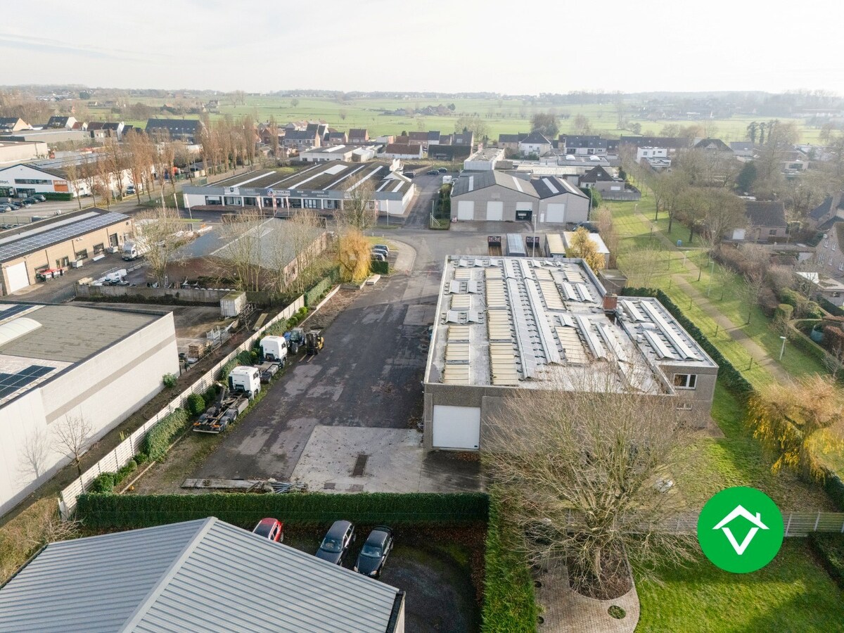 Bedrijfsgebouw met woonst te Ichtegem 