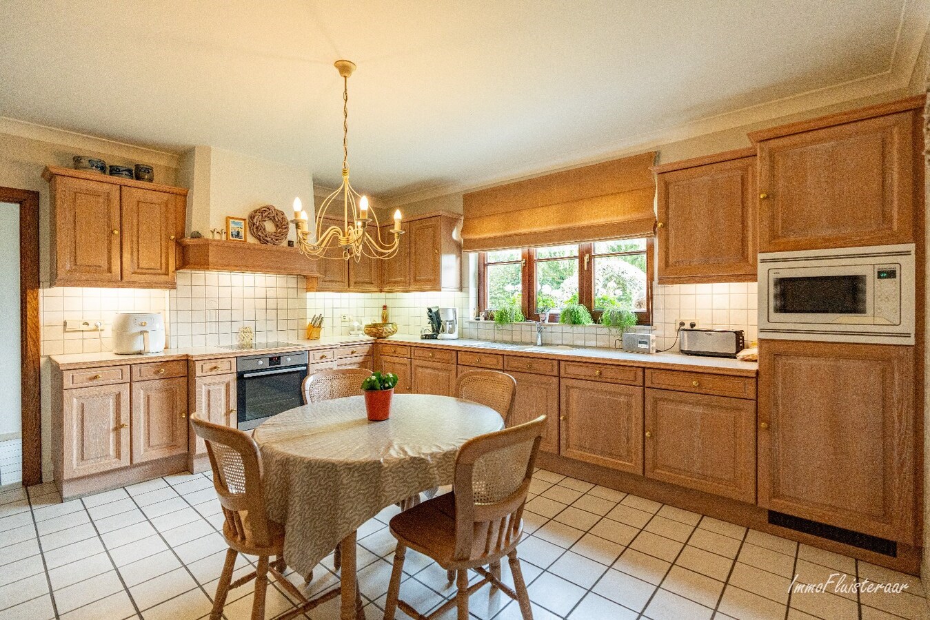 Prachtige villa met een ruim stalgebouw op ca. 2,2 ha te Dilsen-Stokkem 